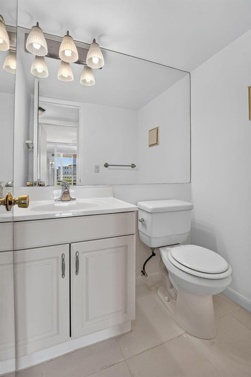 1/2 Bathroom