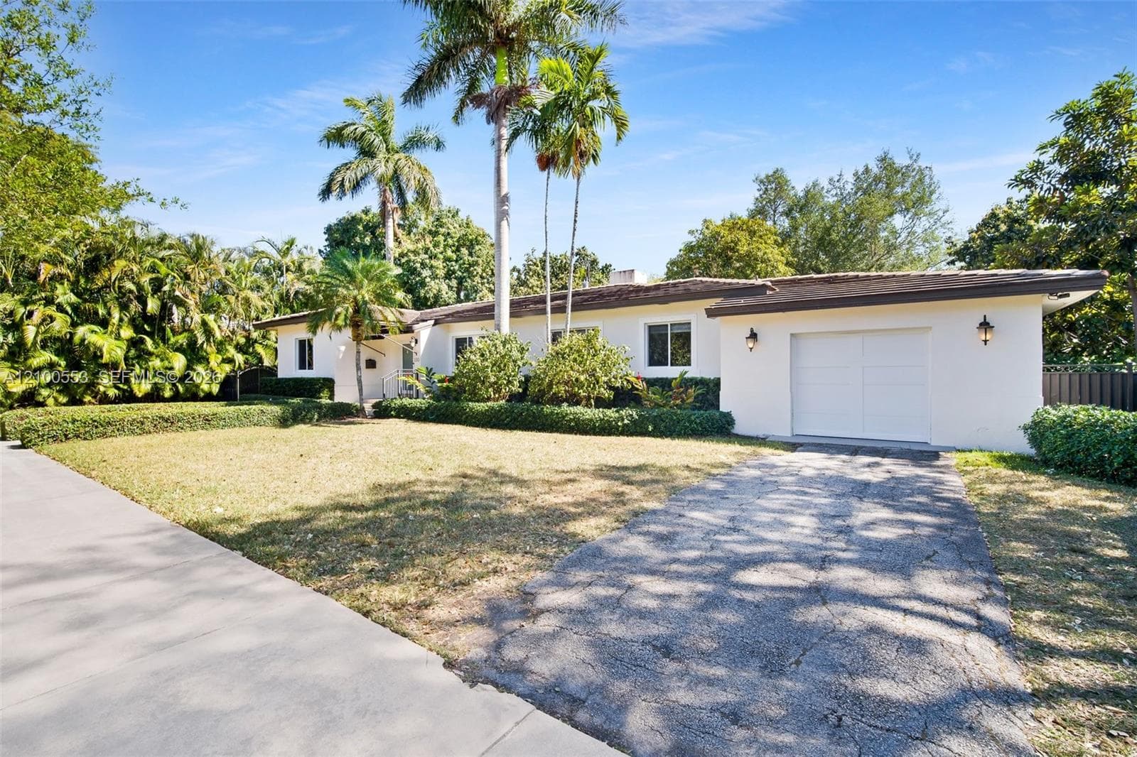 330 Viscaya Ave photo 2