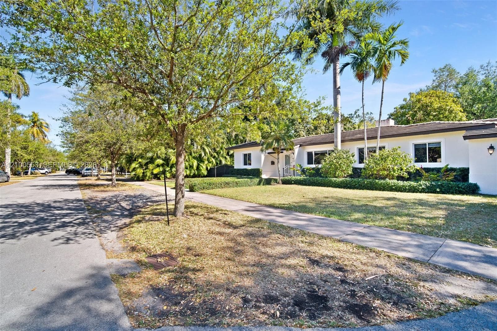 330 Viscaya Ave photo 4