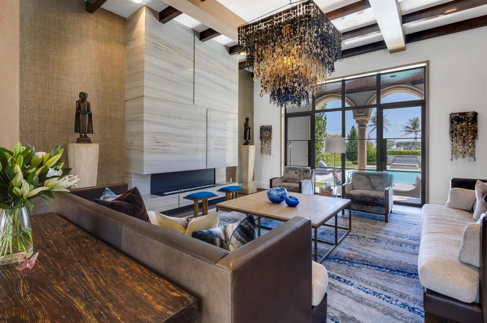 mls_LIVING_ROOM_RIGHT_EB