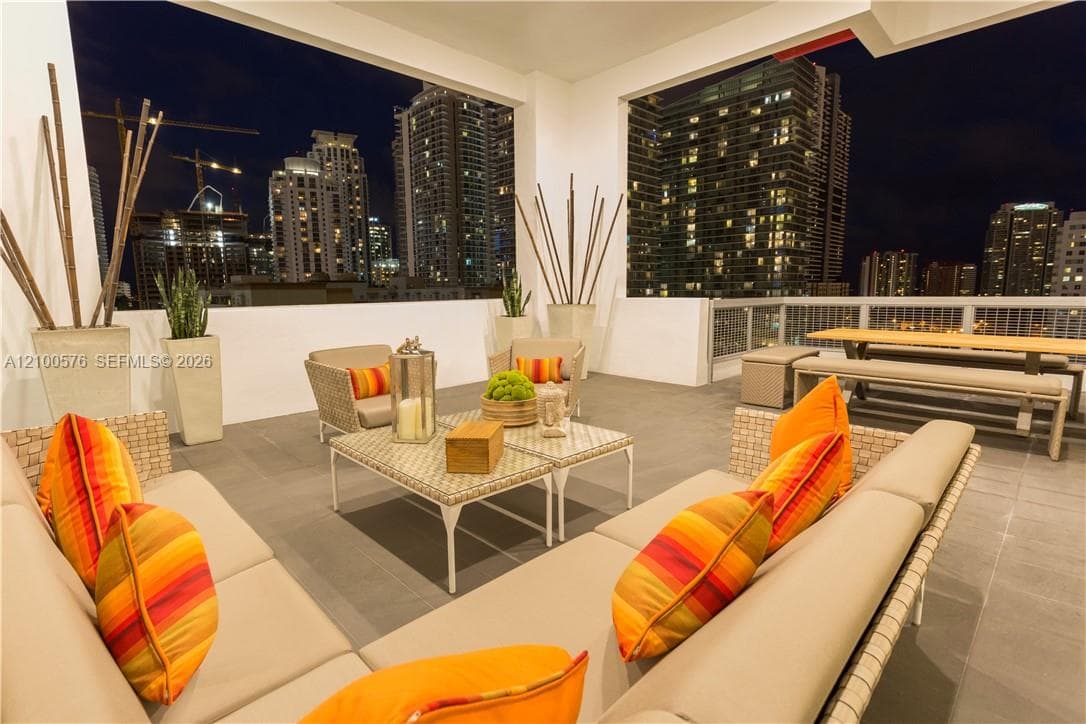 Community Outdoor Terrace - SE