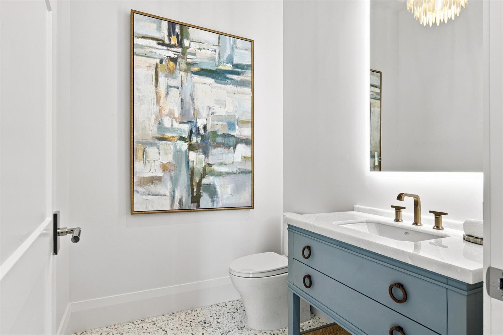 FIRST FLOOR POWDER ROOM