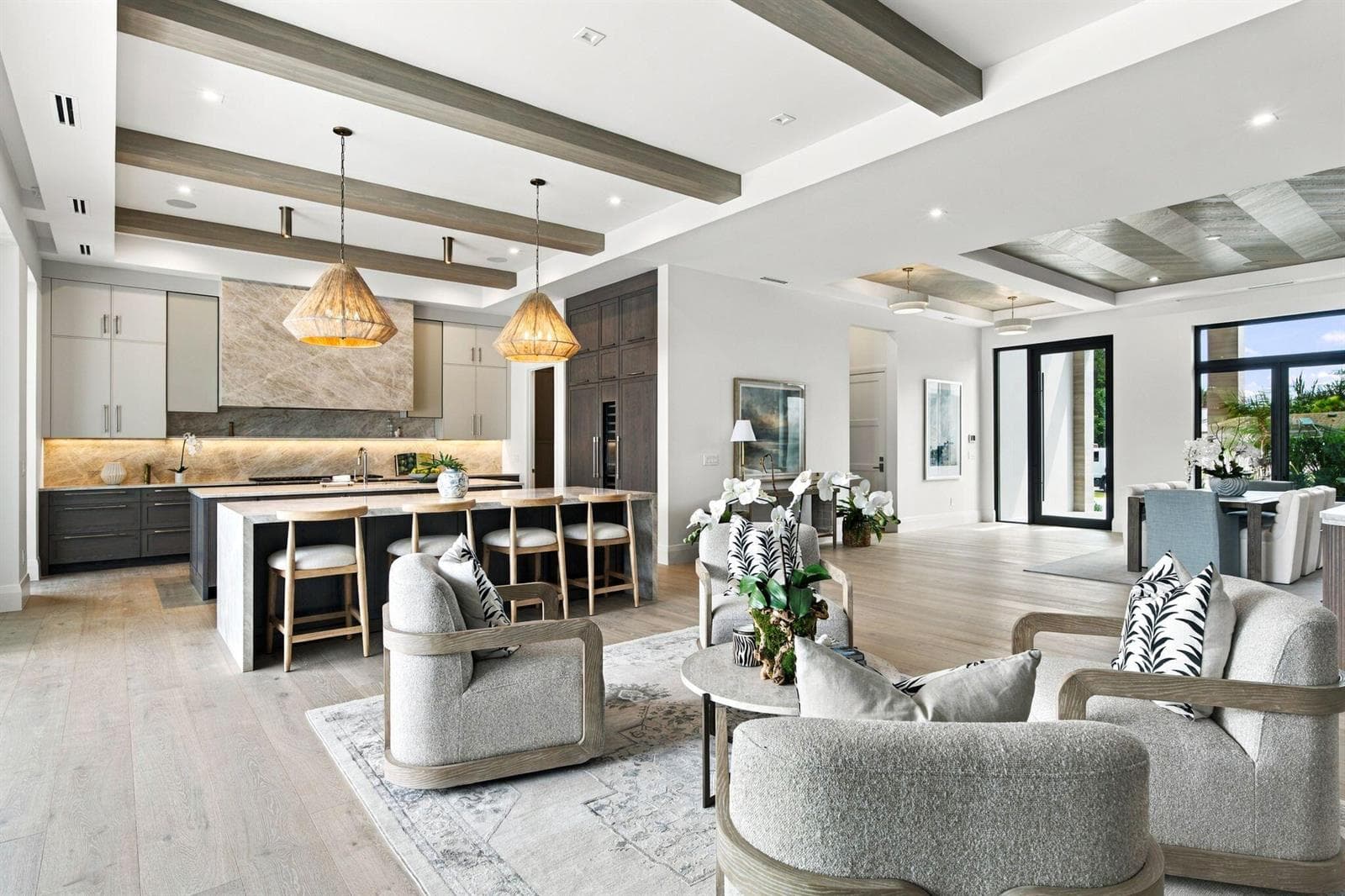 FAMILY ROOM SEATING AREA