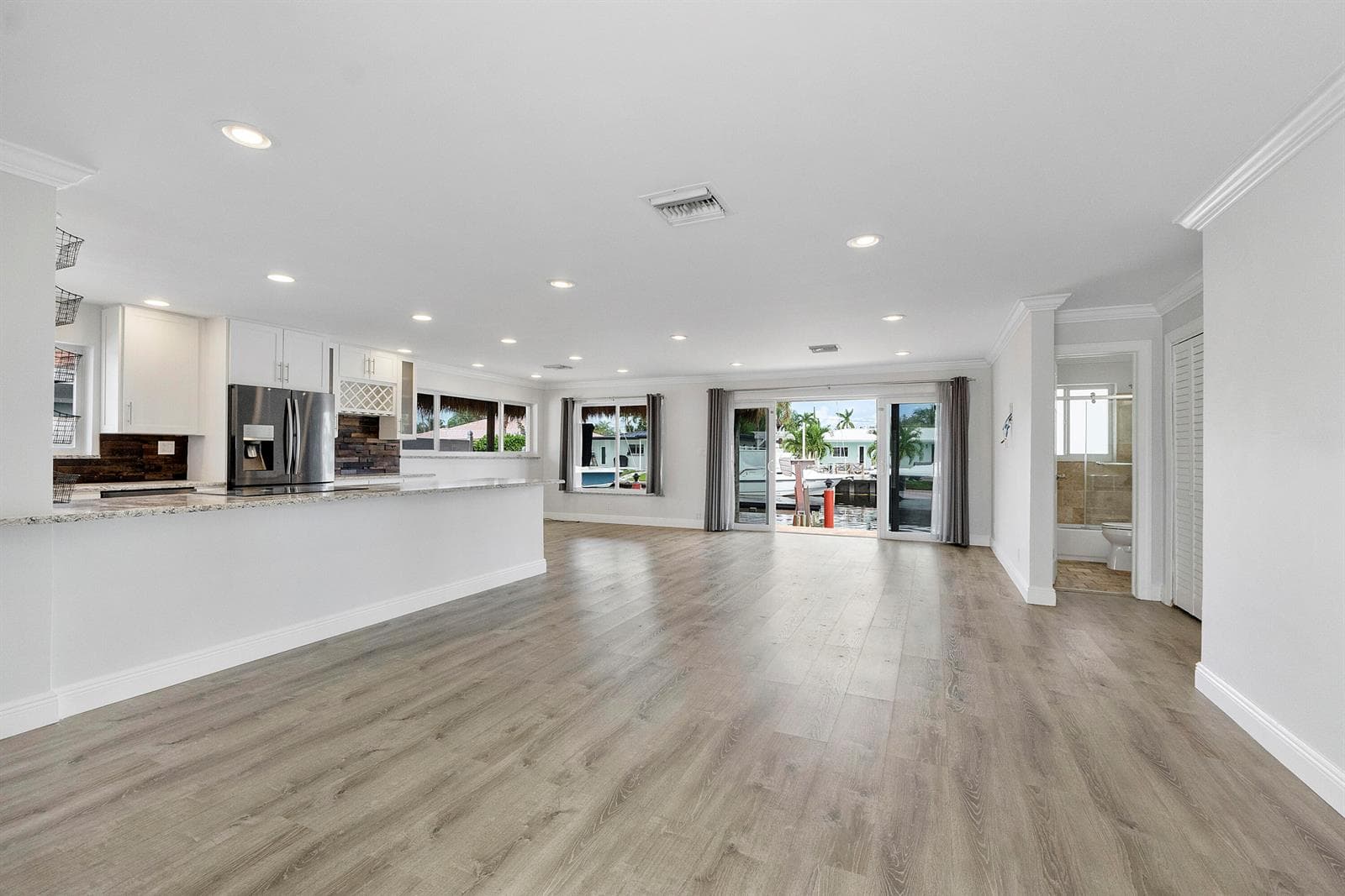 361 Se 9th Ct_026