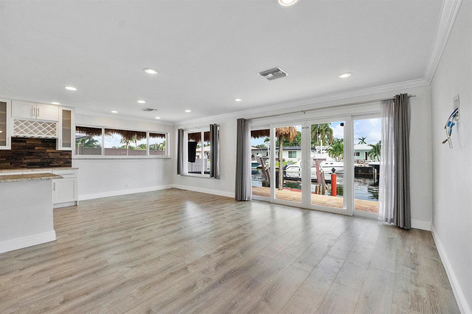 361 Se 9th Ct_031