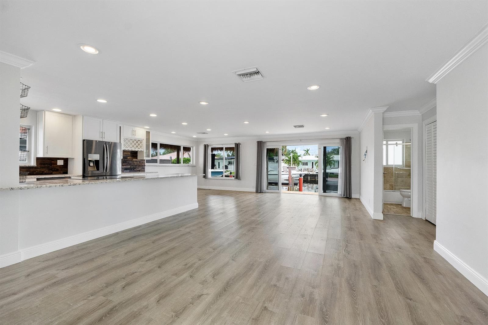 361 Se 9th Ct_026
