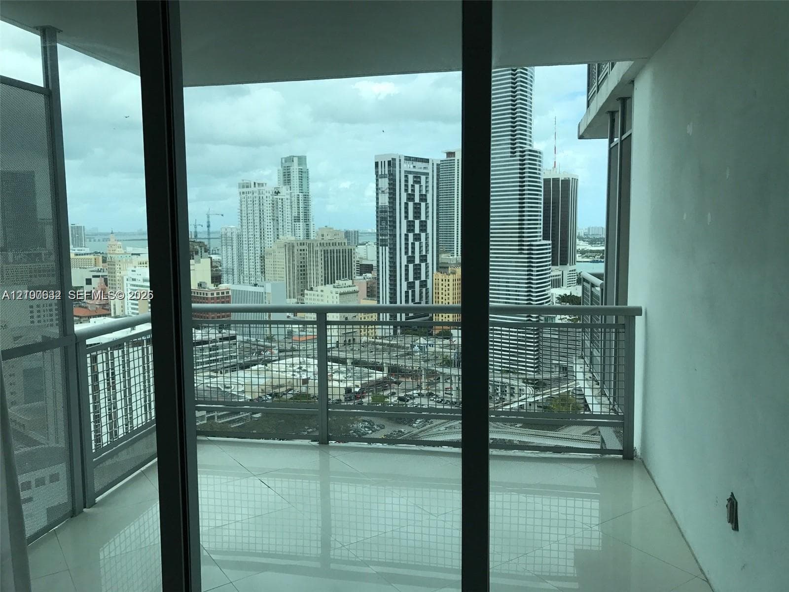 Wind at Riverfront · #2811 in Miami - Photo 4