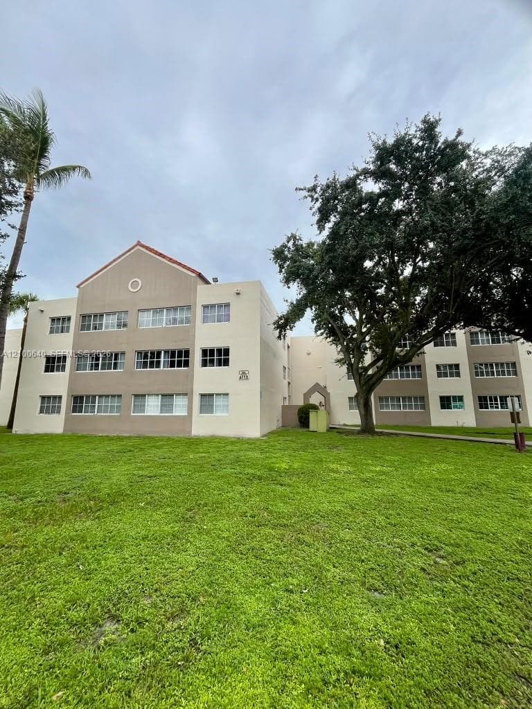 Mirassou condominium · #301 in Hialeah - Photo 2