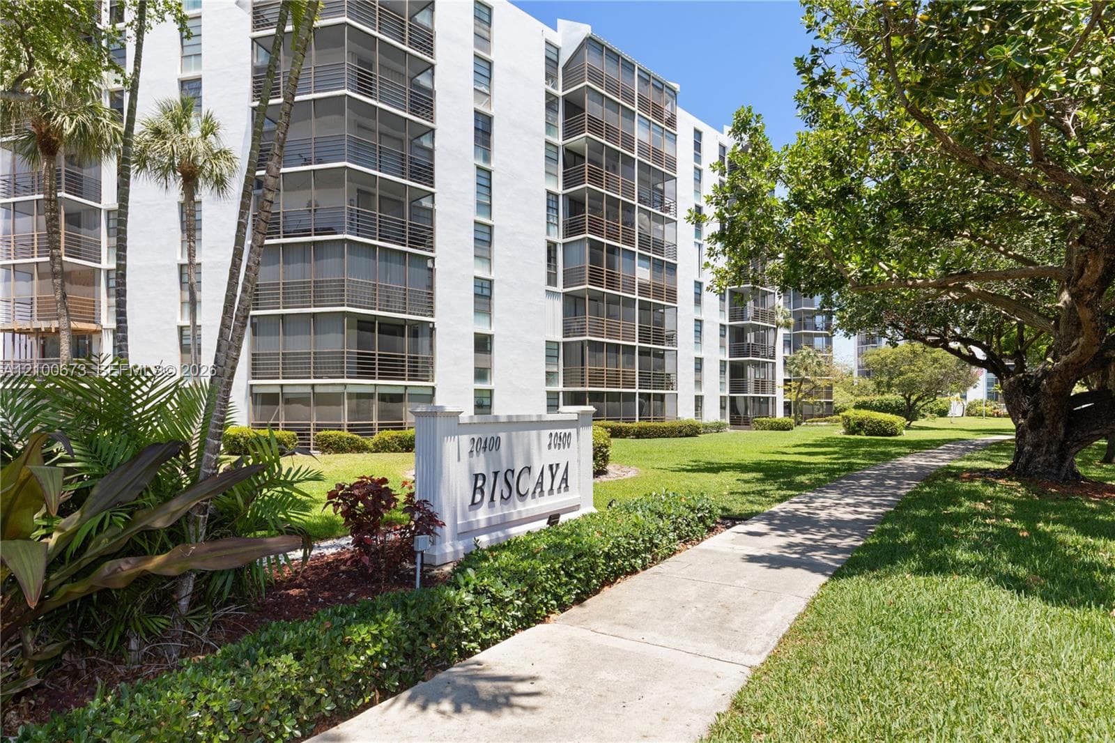 BISCAYA IV CONDO · #605 in Aventura - Photo 35