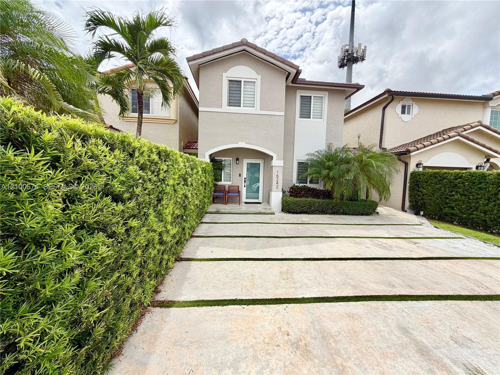 16242 SW 97th Ter photo 2