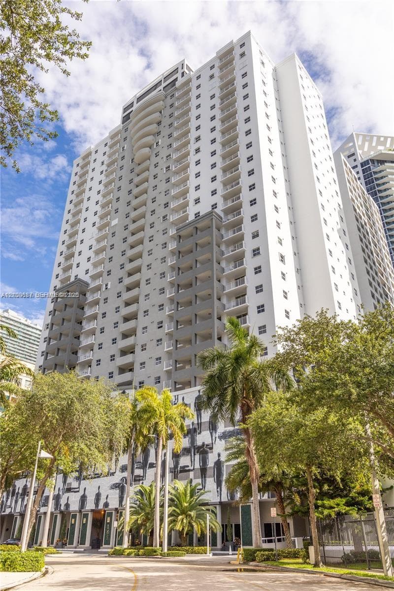 Fortune House · #2512 in Miami - Photo 10