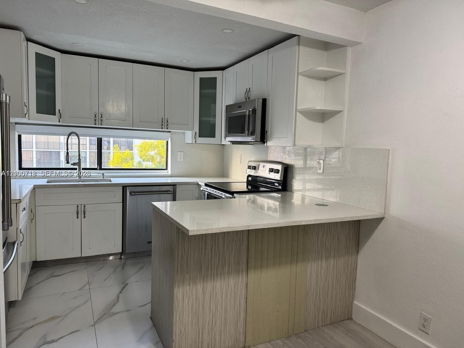 PLAZA OF AMERICAS CONDO P · #627 in Sunny Isles Beach - Photo 4