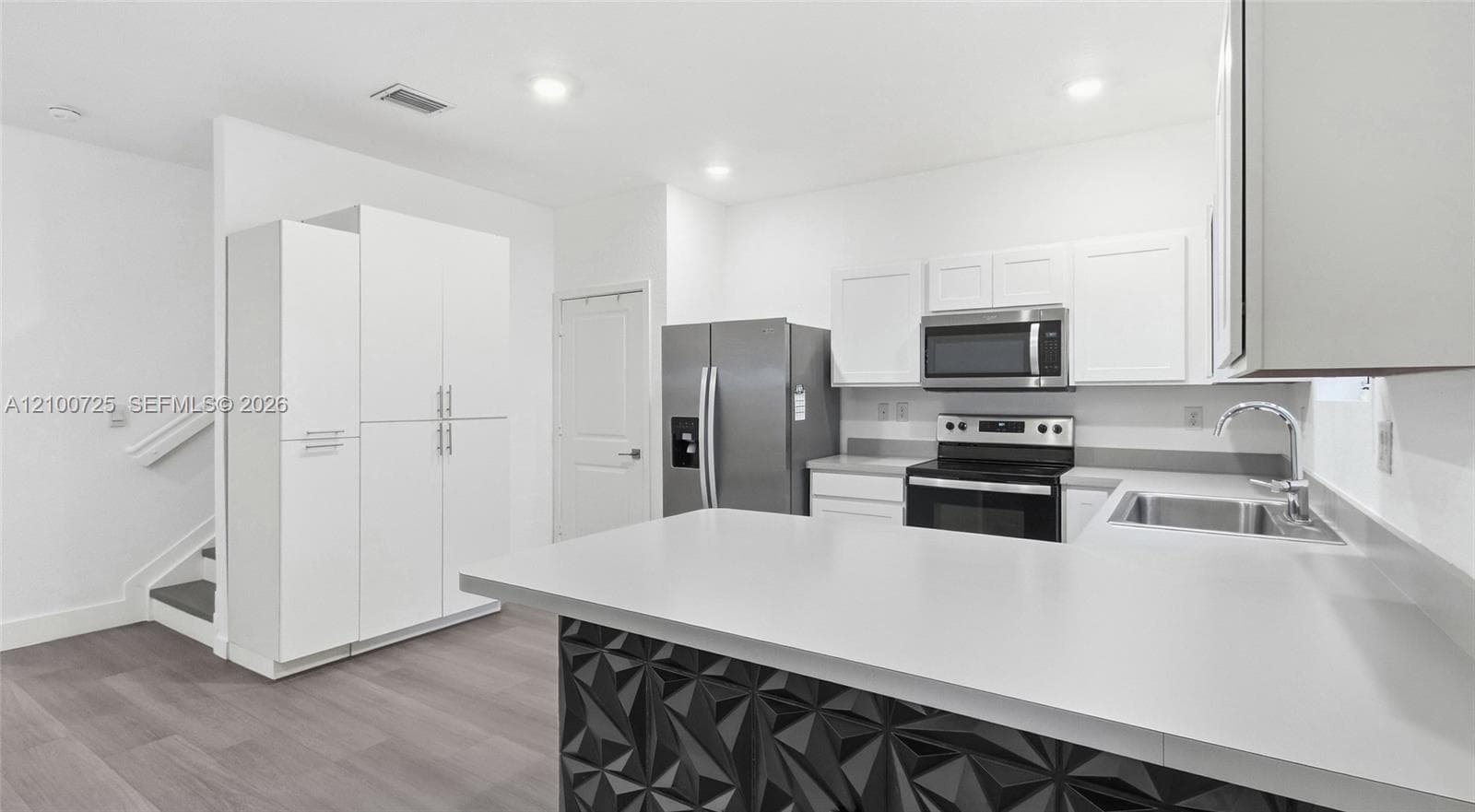 1791 SE 9th Ter photo 2