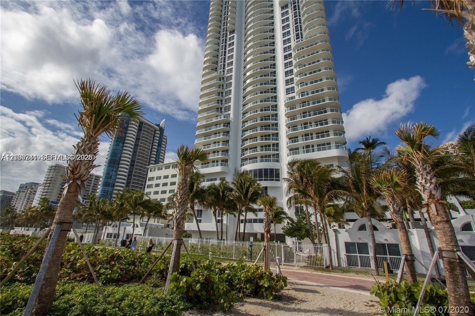 Akoya · #2810 in Miami Beach - Photo 17