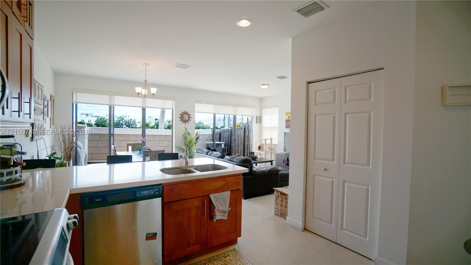 10401 NW 61st Ln photo 7