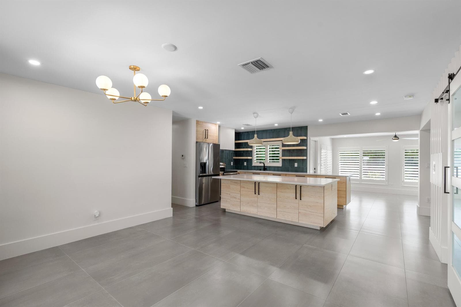 450 NE 5TH Circle