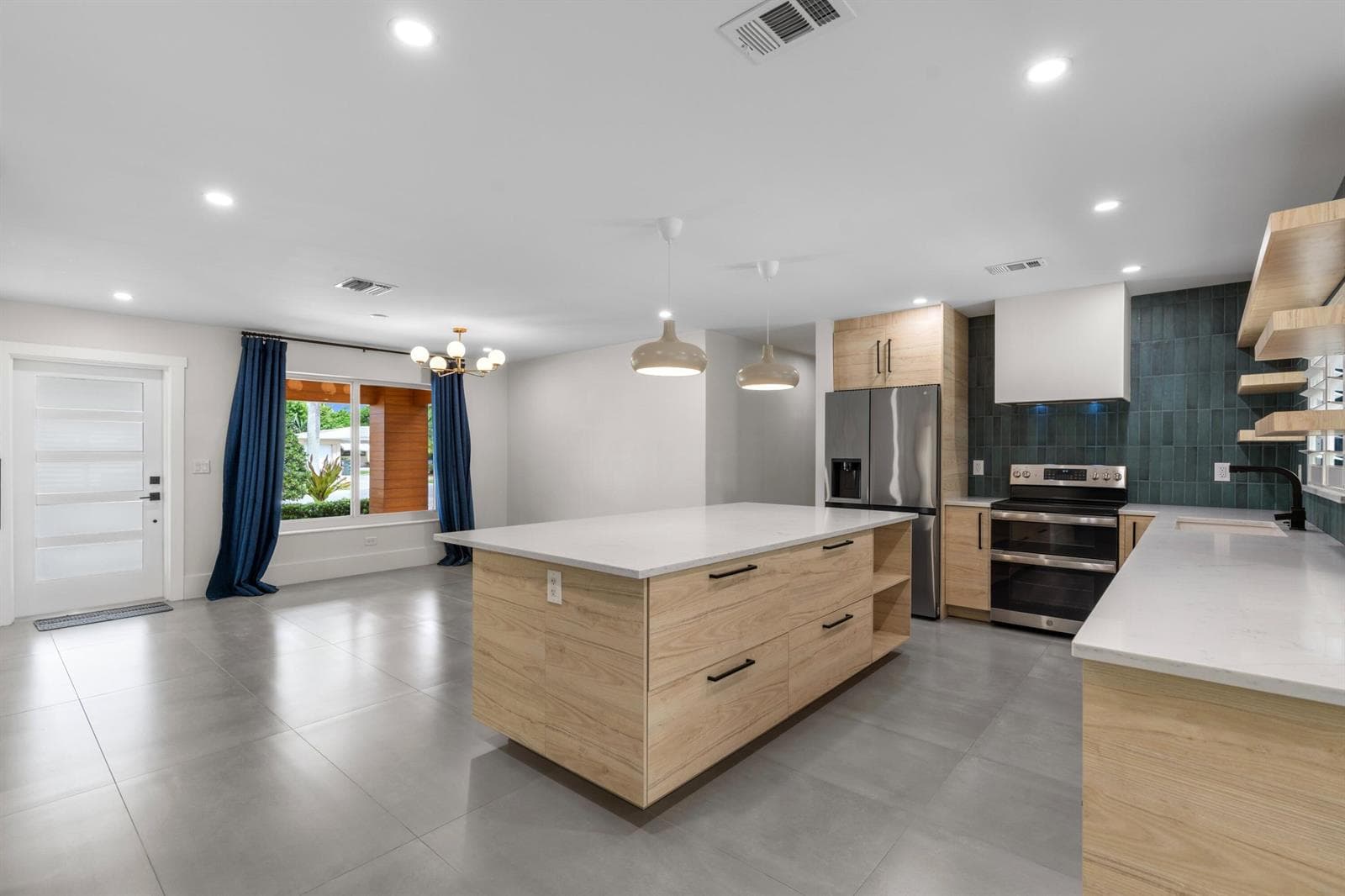 450 NE 5TH Circle