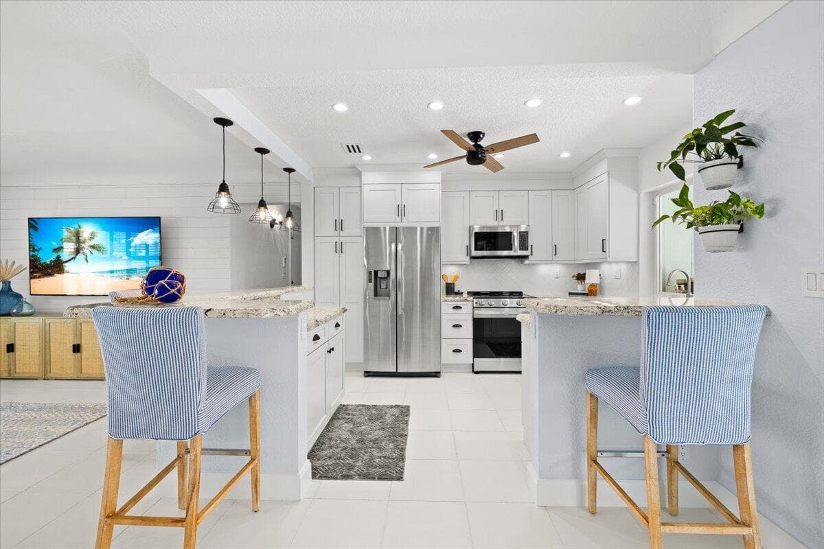 Kitchen | Soft-Close Cabinet Doors
