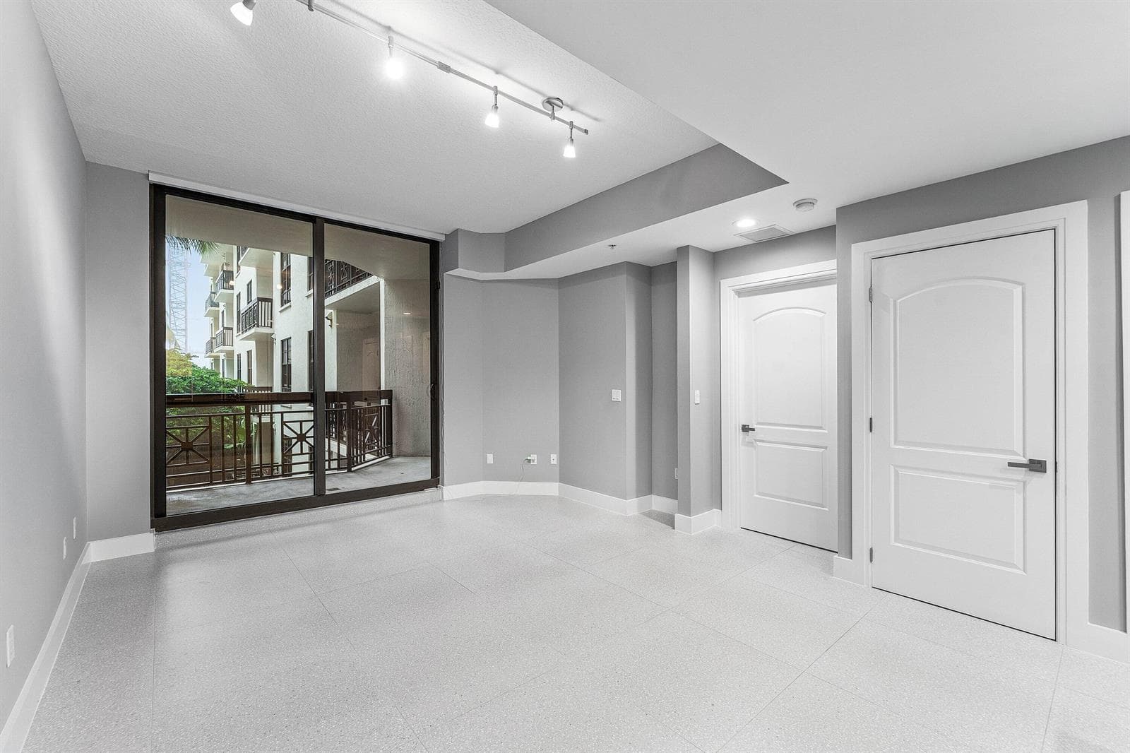 010-801SouthOliveAvenue-Unit820-WestPalm