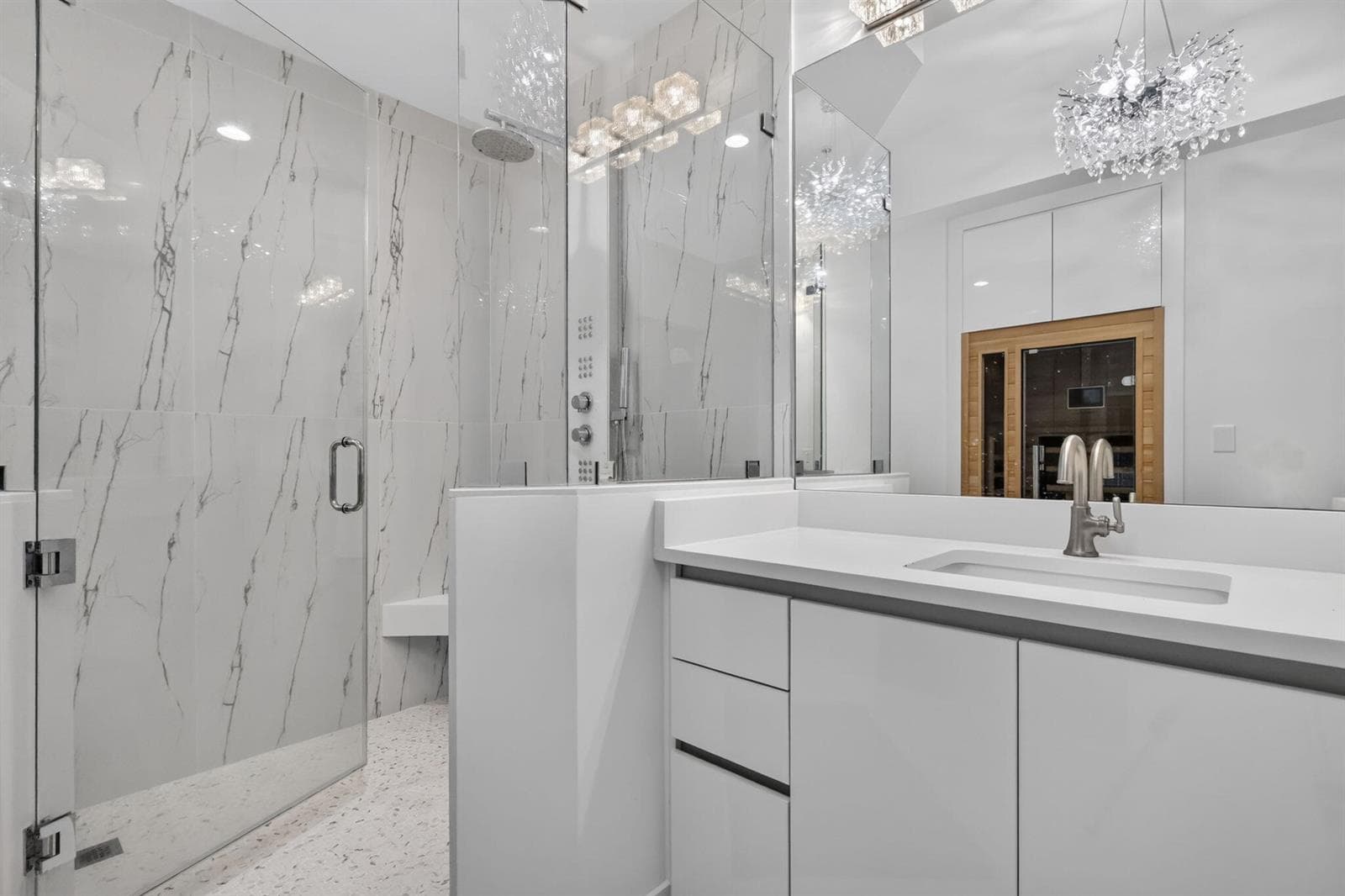 Primary Expansive Bath