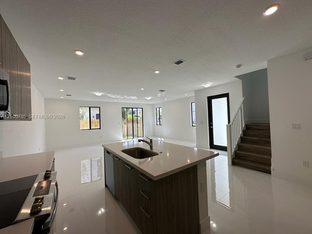 13661 SW 157th Pl photo 3