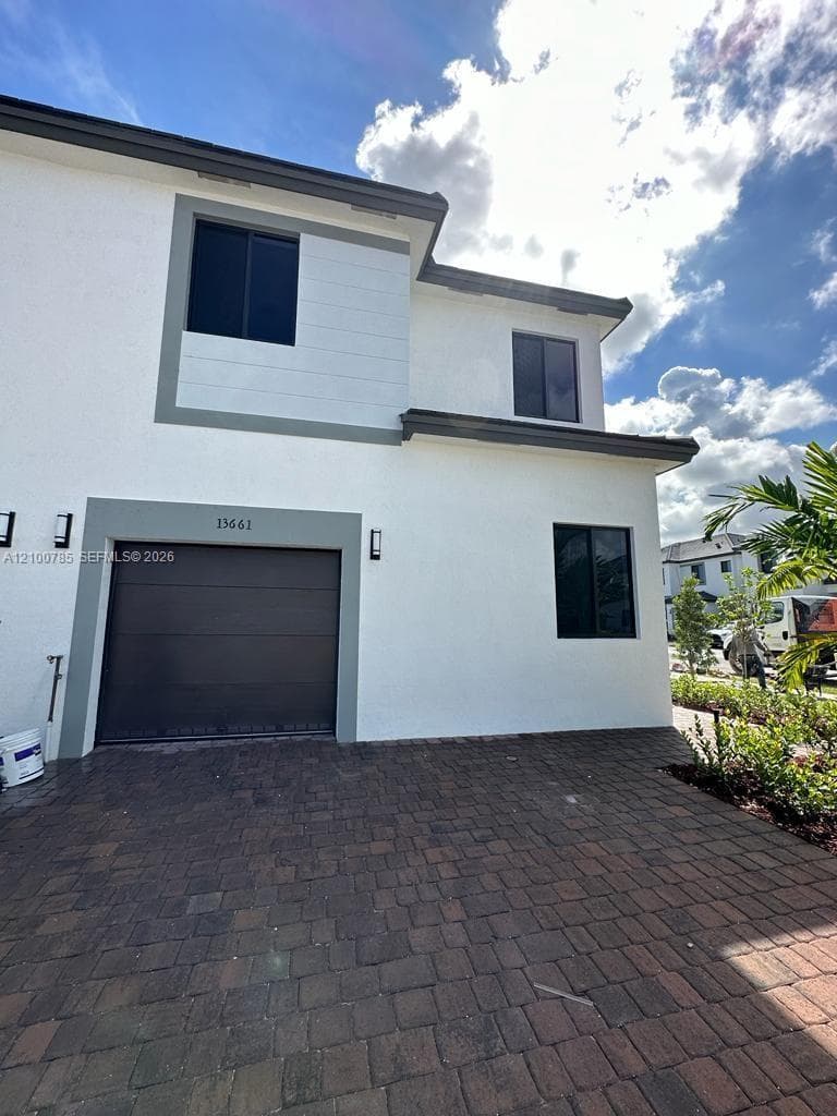 13661 SW 157th Pl photo 1