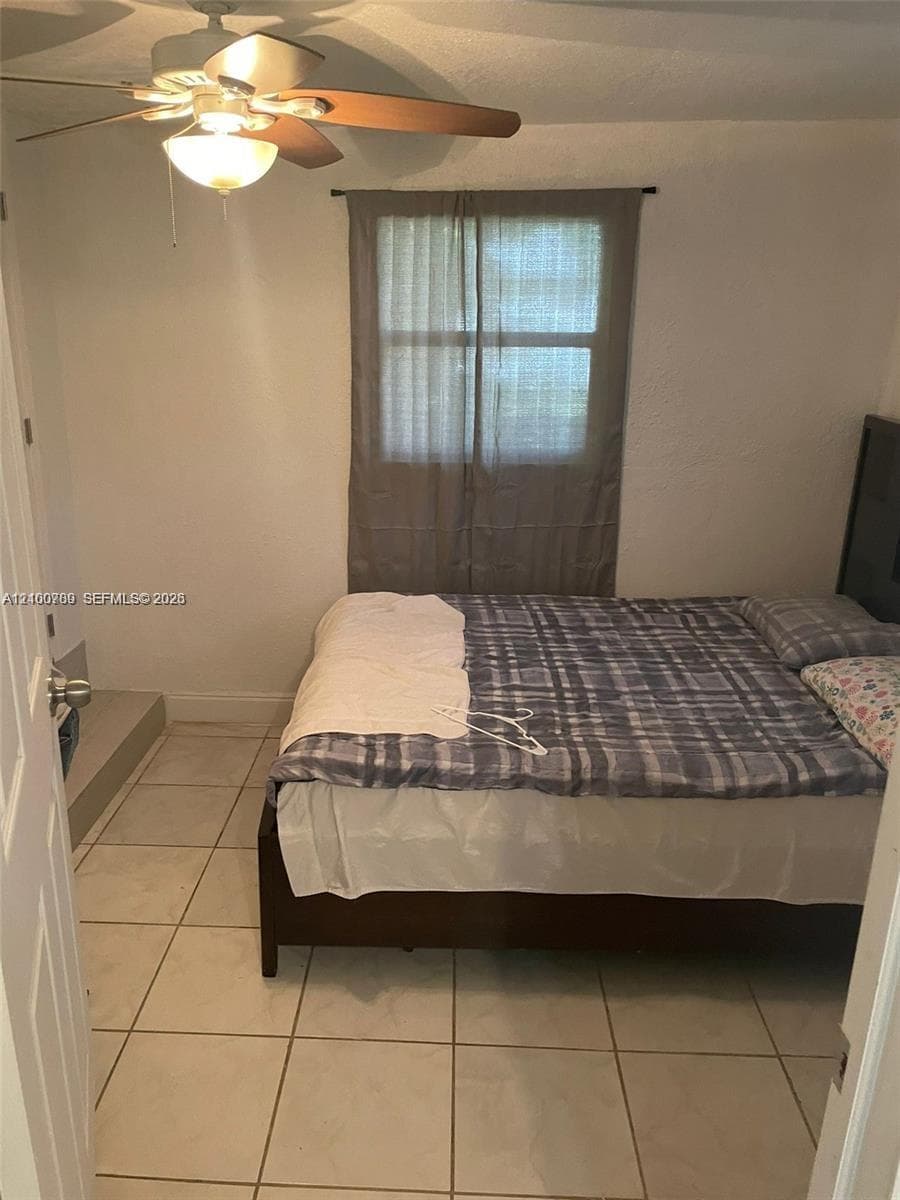 1137 NW 58th Ter photo 3