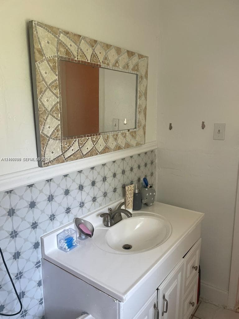 1137 NW 58th Ter photo 5
