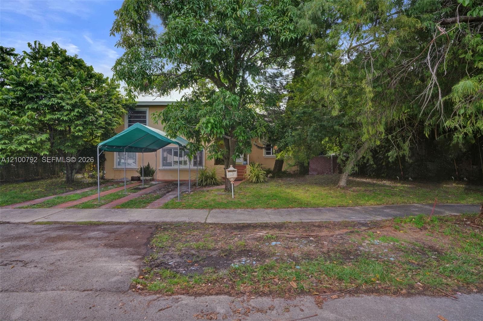 2210 SW 79th Ct photo 3