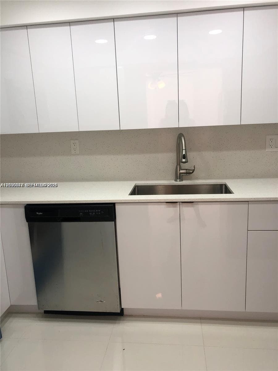 MARBELLA TOWER CONDO · #702 in Sunny Isles Beach - Photo 6