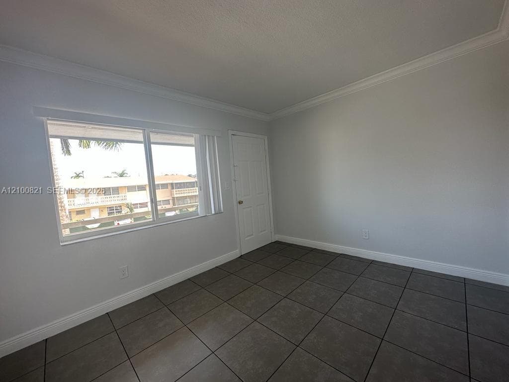 OLAS AZULES CONDO · #212 in North Miami Beach - Photo 12