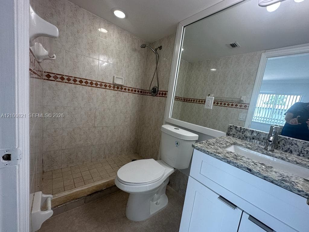 OLAS AZULES CONDO · #212 in North Miami Beach - Photo 25