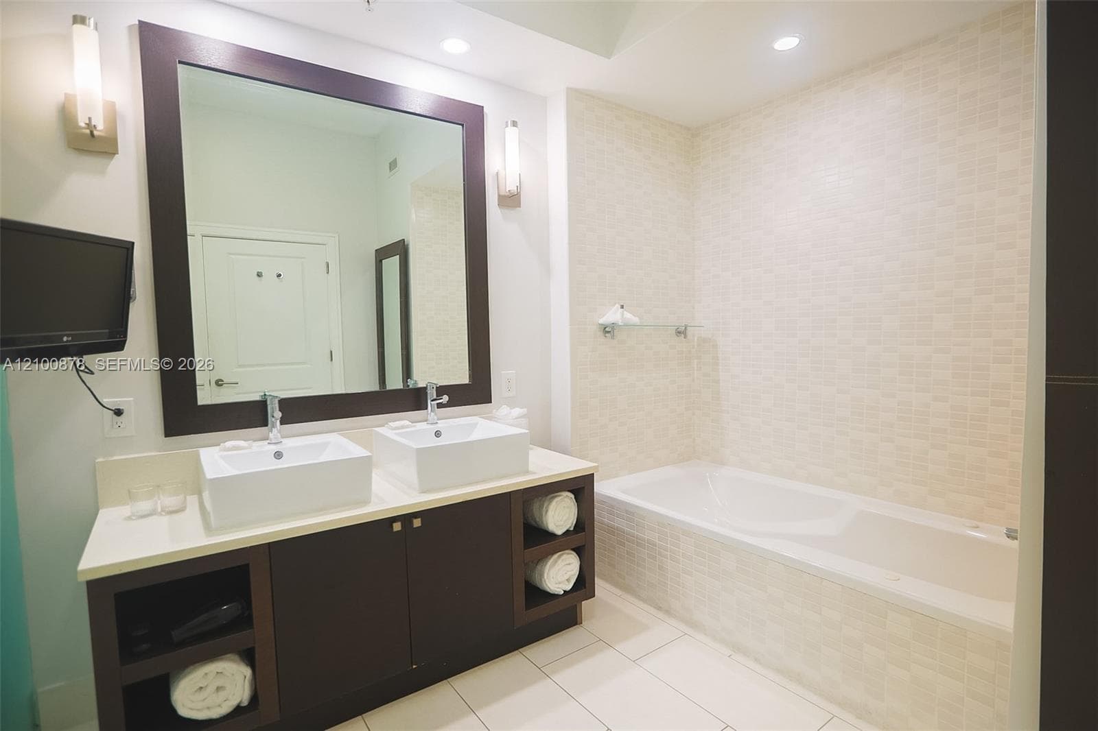 THE BLUE A RESORT HOTEL C · #311 in Doral - Photo 10