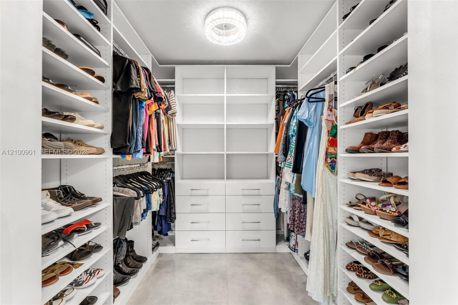 Primary Closet... FANTASTIC