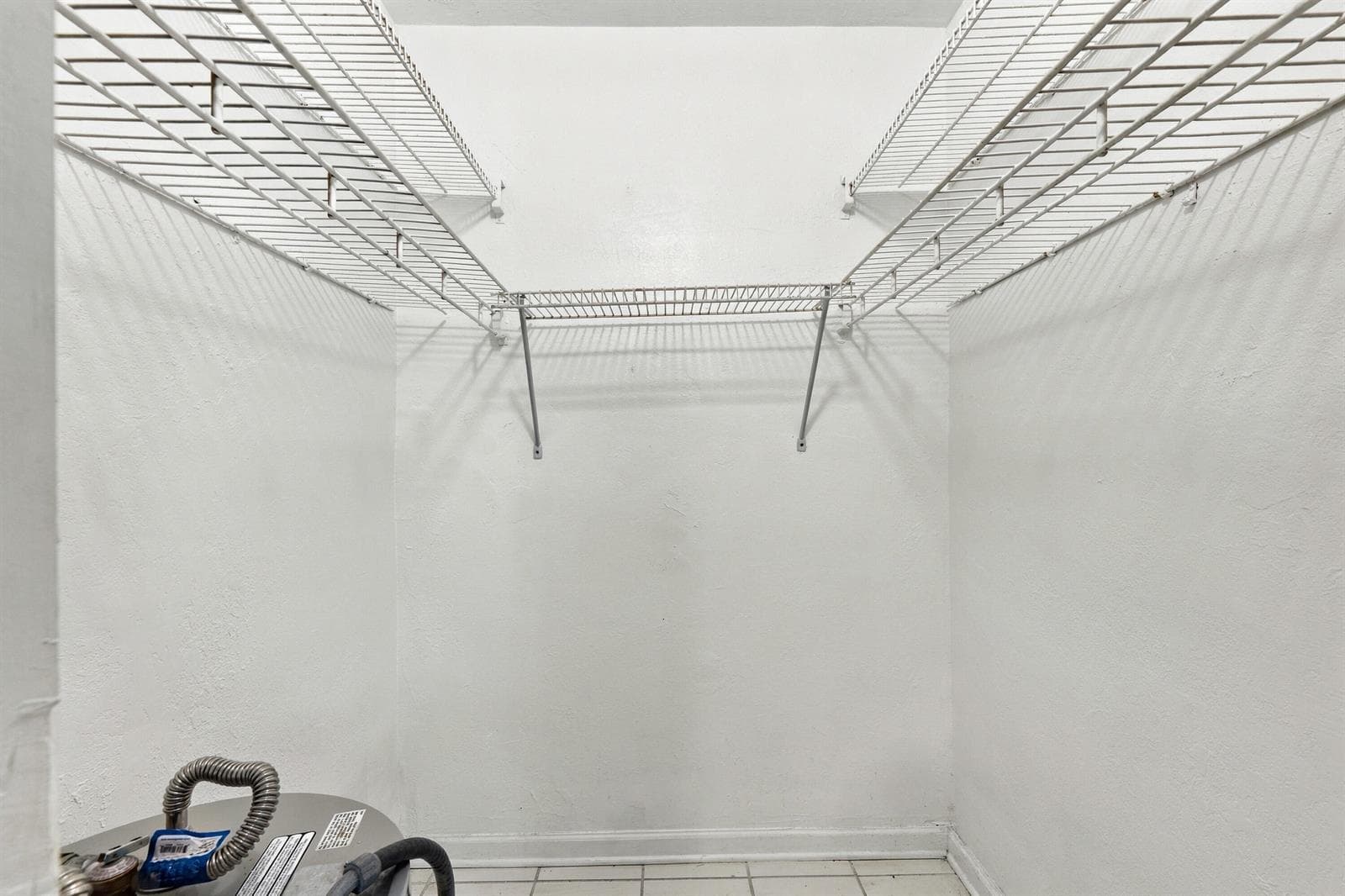 11_walk-in closet
