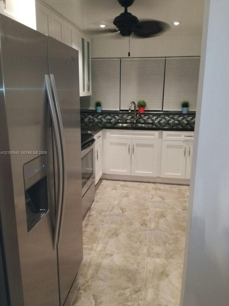 Kitchen has in own door