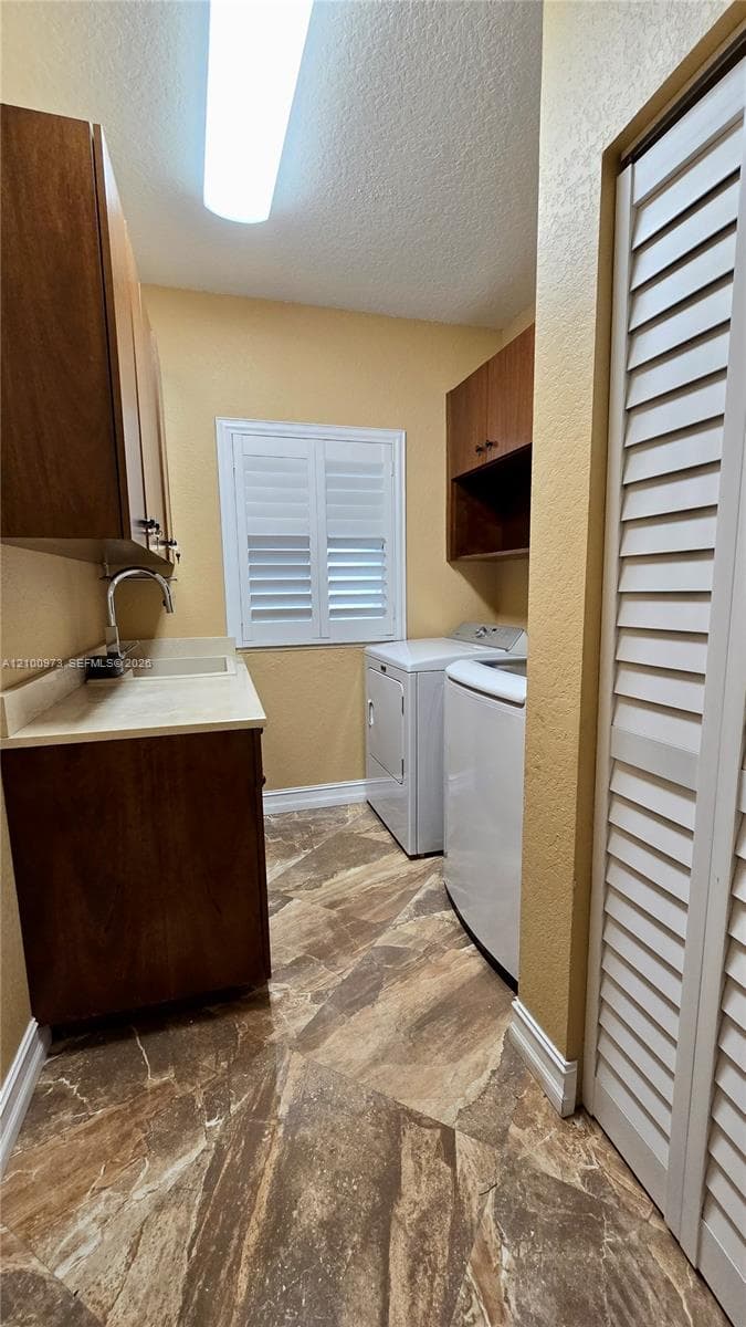 741 Tyler St #0 photo 38