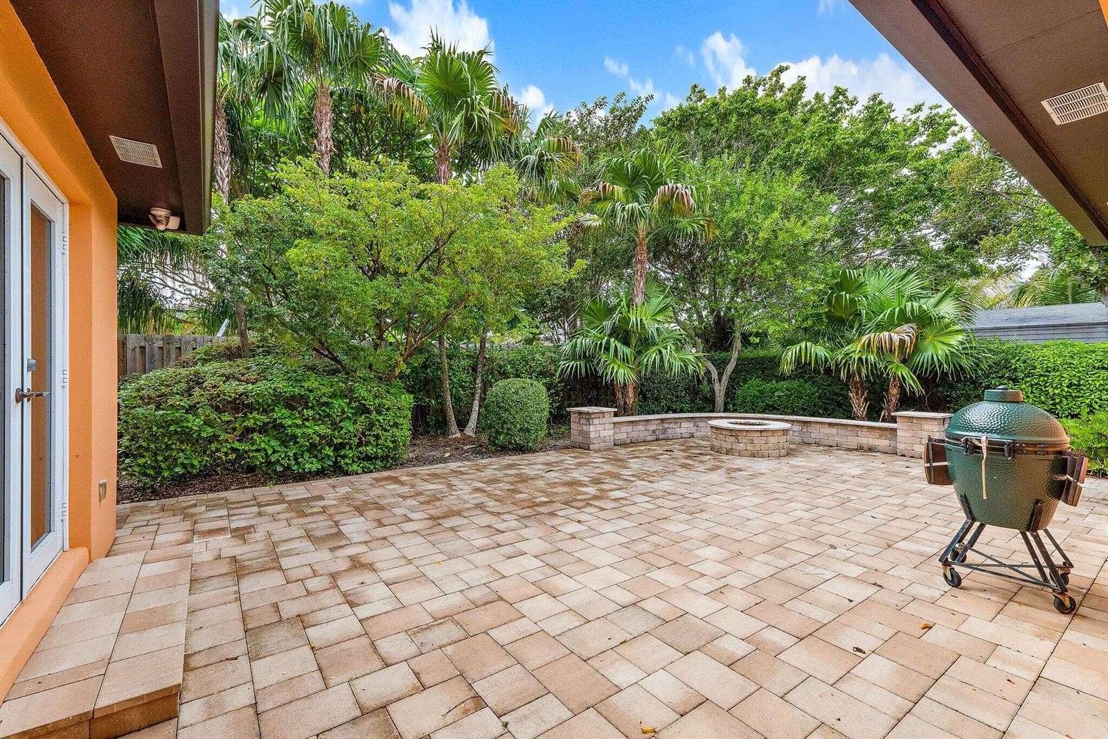 Patio & Backyard