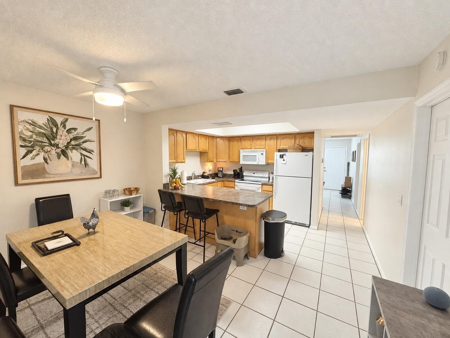 Dining Area & Kitchen