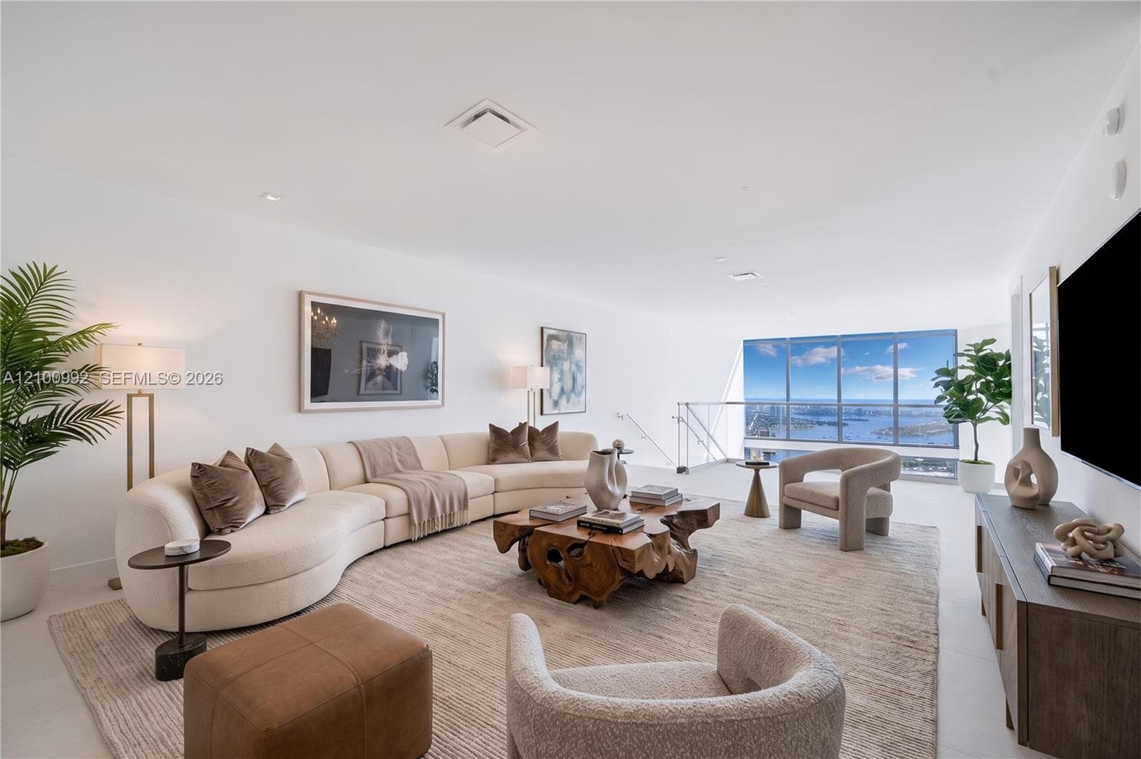 Casa Bella · #UPH03 in Miami - Photo 3
