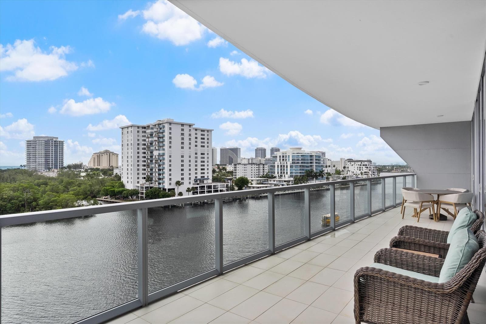 25-920 Intracostal Drive #702 Ft. Lauder
