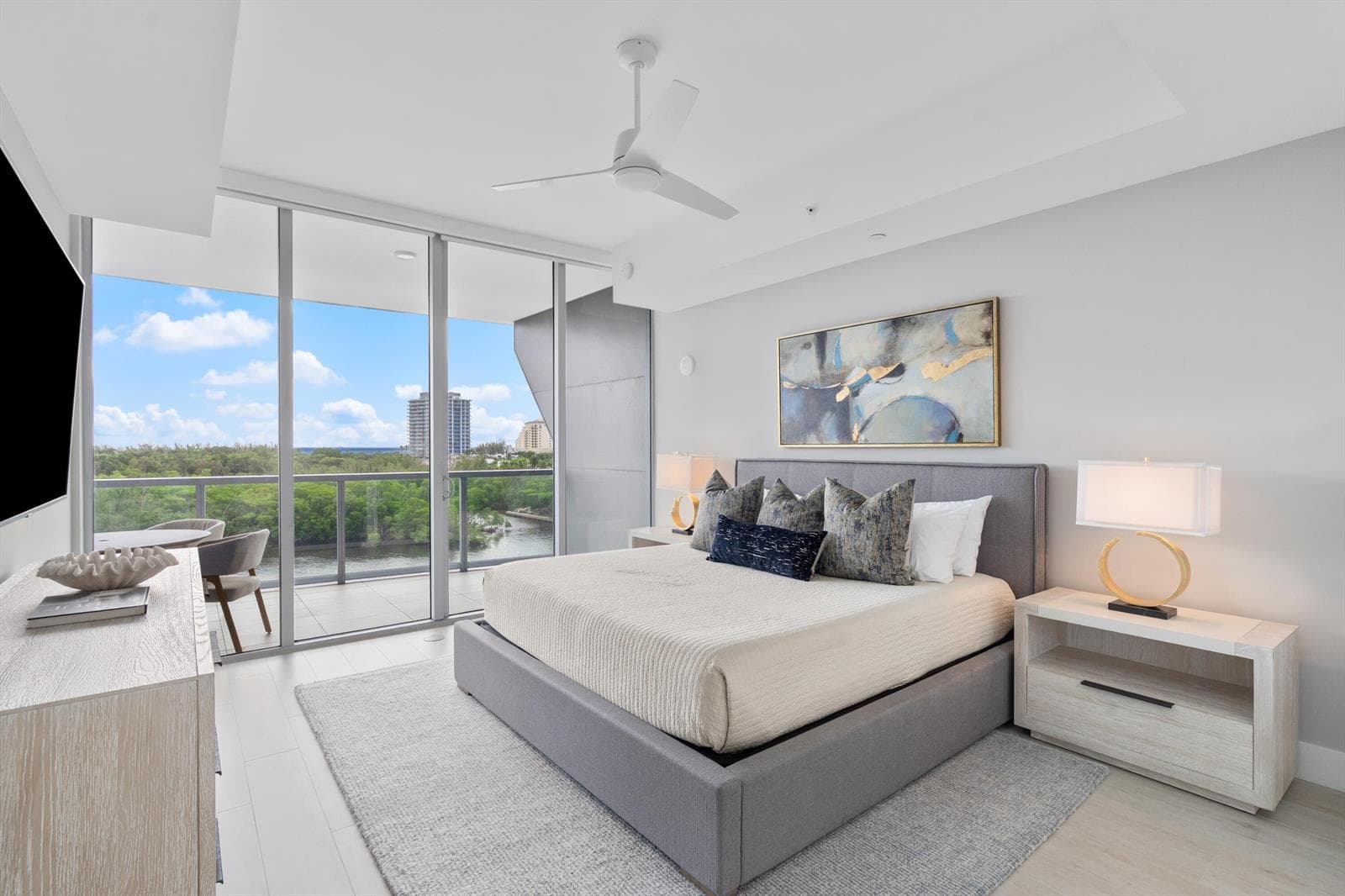 19-920 Intracostal Drive #702 Ft. Lauder