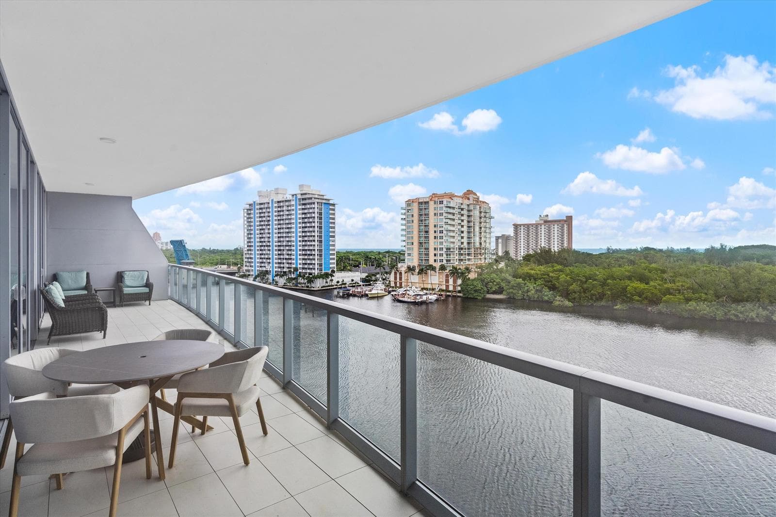 24-920 Intracostal Drive #702 Ft. Lauder