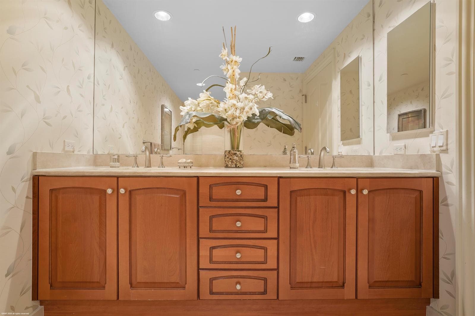 3800 N Ocean Dr 1751 038