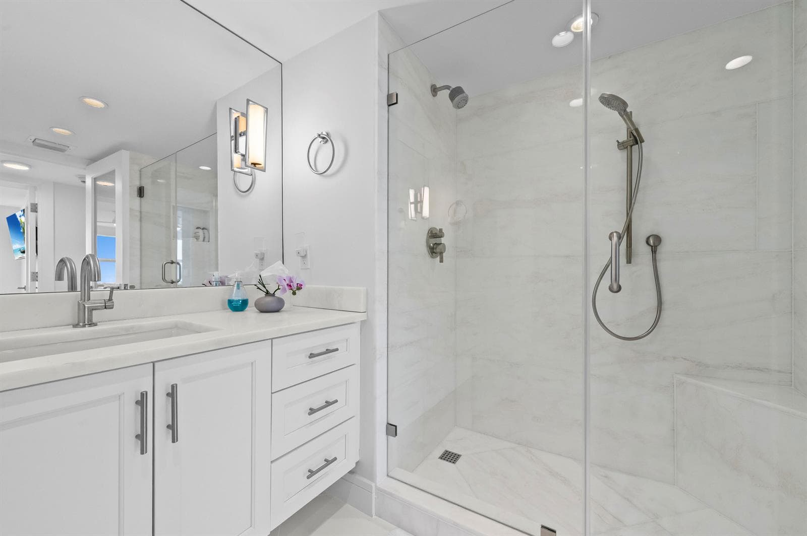 Guest Suite Bath