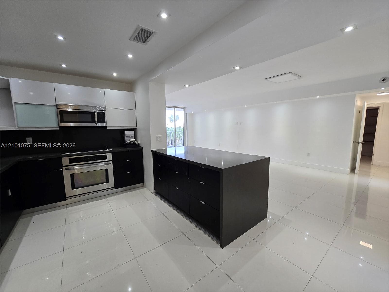 CORINTHIAN CONDO · #J4 in Miami Beach - Photo 12