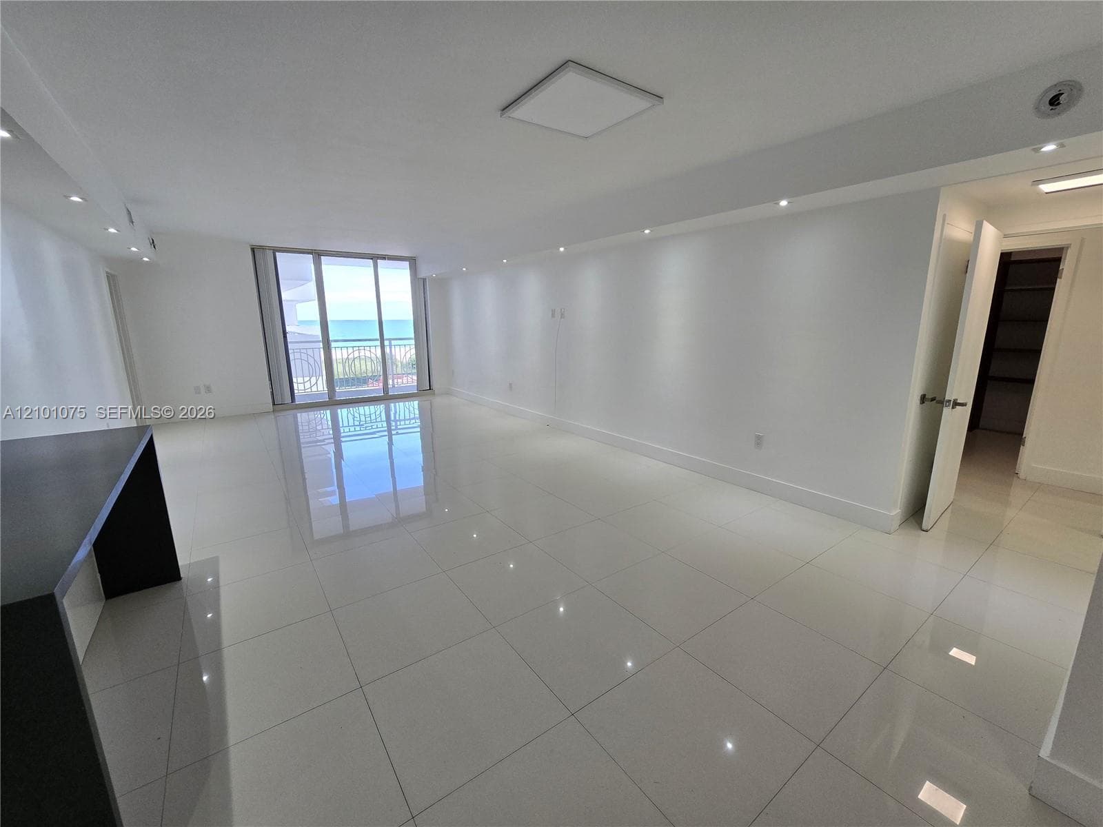 CORINTHIAN CONDO · #J4 in Miami Beach - Photo 1