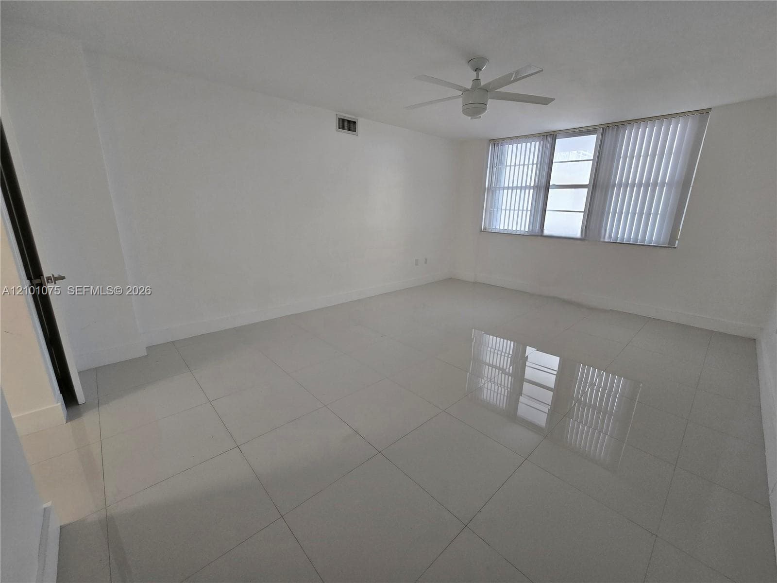 Primary very spacious bedroom