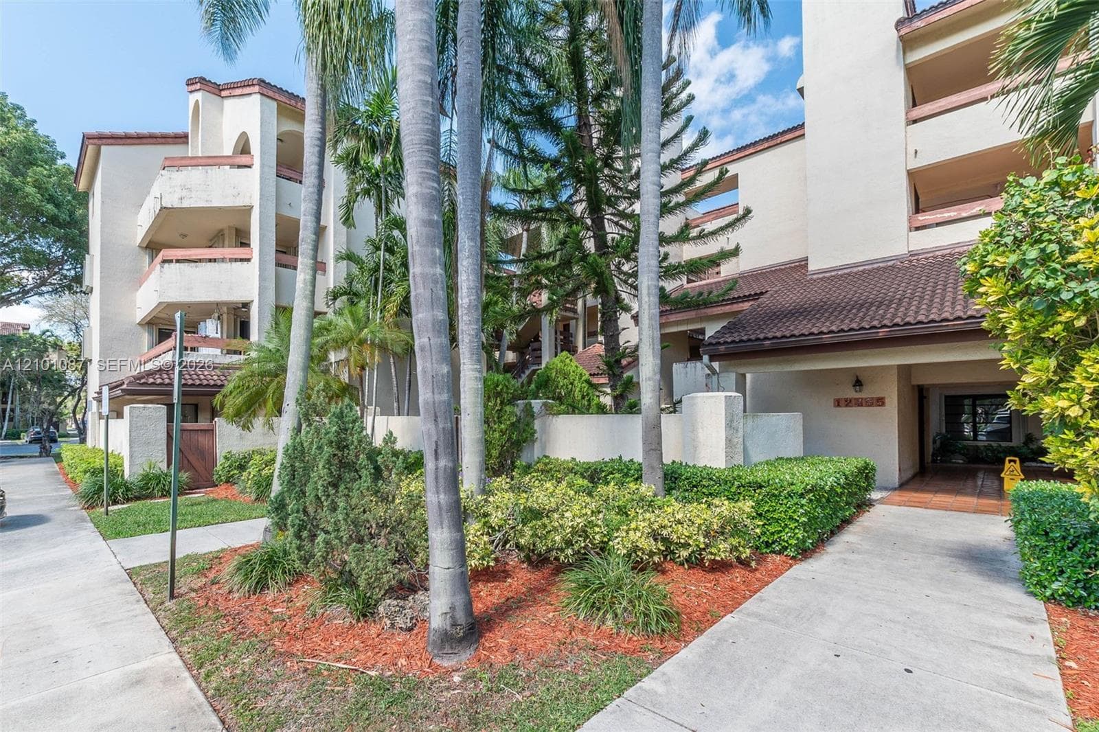 KENLAND POINTE CONDO III · #110T in Miami - Photo 29