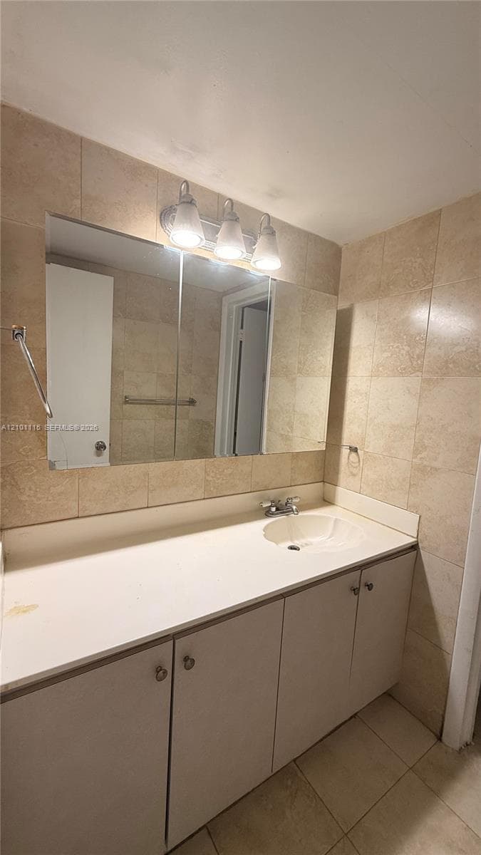 PALM-WEST GARDENS CONDO · #2210B in Hialeah - Photo 15